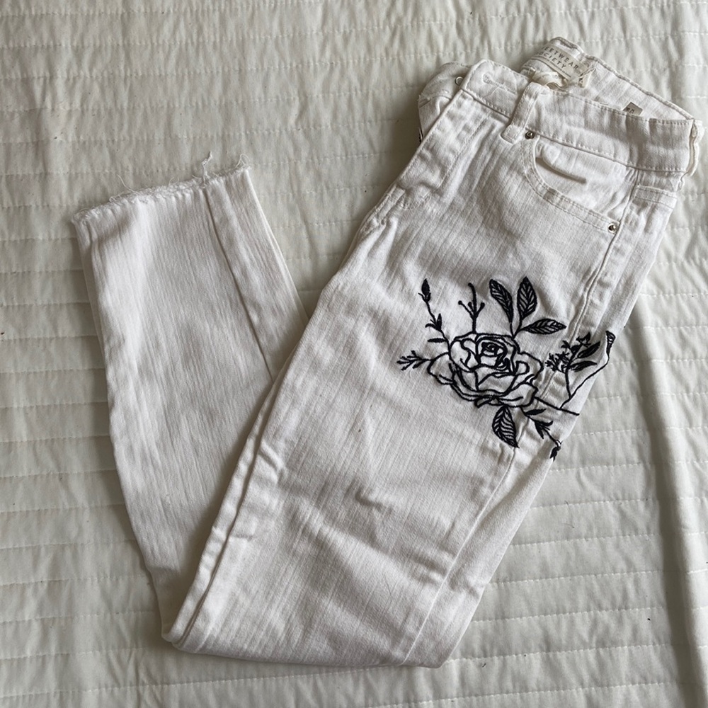 White jeans with floral details